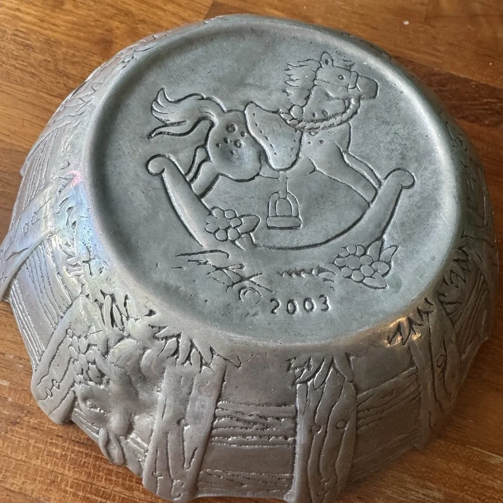 Vintage Handcrafted Pewter-Style Decorative Bowl – Horse & Bunny‎ Shelf Nursery